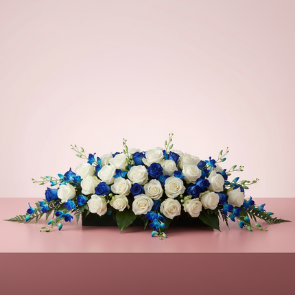 Roses en cascade et orchidées Dendrobium en croissant